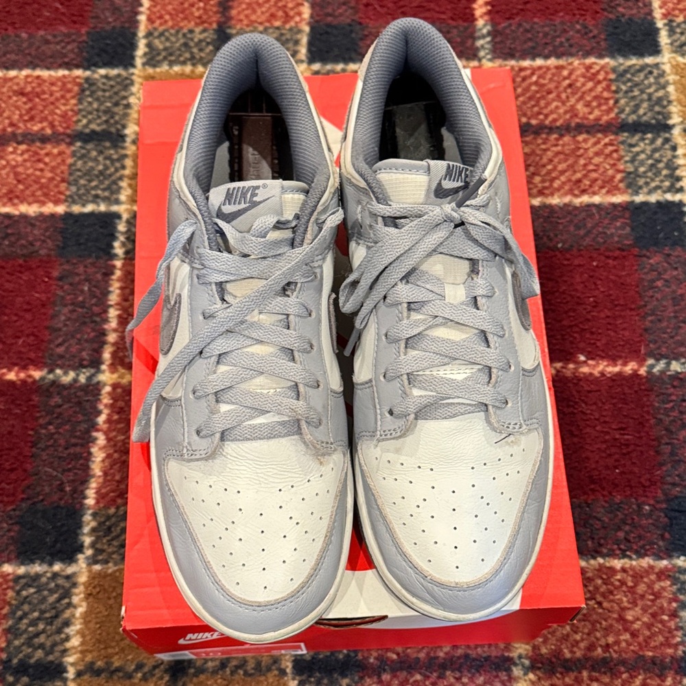 Nike Men's size 10 dunk low retro SE. white/light carbon. Only worn a few times